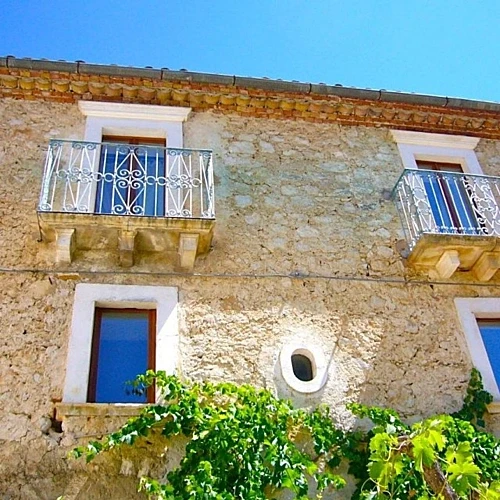 Căn biệt thự trung cổ nông thôn nước Italia bán với giá 50 bảng - 4