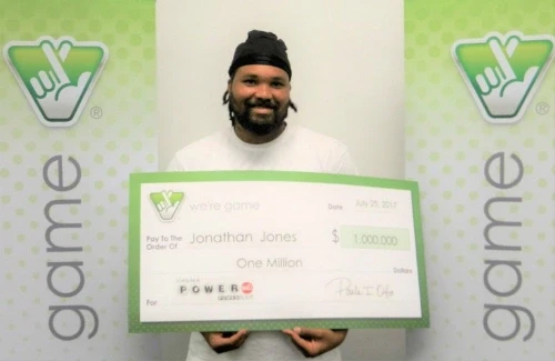 mua-xo-so-tren-duong-den-cong-vien-du-khach-trung-mot-trieu-usd