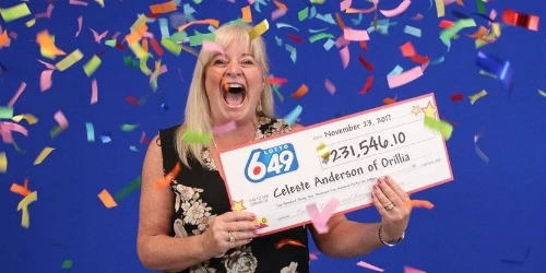 Niềm vui của khách hàng tại Ontario (Canada) khi nhận giải trúng xổ số hơn 230.000 USD. Ảnh: OLG