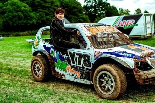 Susan đam mê môn đua xe thể thao. Ảnh: Dylan Nolte.