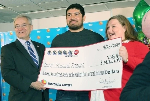 Manuel Franco trở thành khách hàng trúng giải độc đắc Powerball lớn thứ ba trong lịch sử nước Mỹ. Ảnh: Wisconsin Lottery