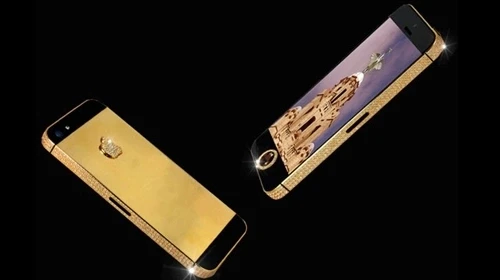 Chiếc điện thoại thông minh làm từ vàng, có nạm kim cương. Ảnh: ABC News.