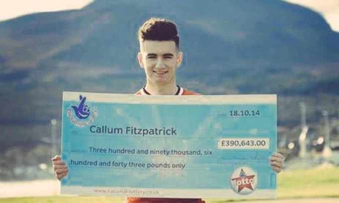 Callum Fitzpatrick trúng giải xổ số trị giá 390.000 bảng Anh (500.000 USD) ở Anh năm 2014. Ảnh: Mirror.