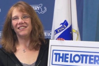 Bà mẹ ở Mỹ trúng số hơn 750 triệu USD, lập tức nghỉ việc