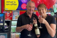 Trúng độc đắc sau 20 năm liên tục mua vé số