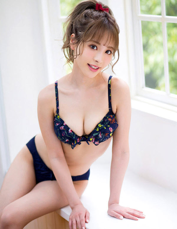 Kana Momonogi